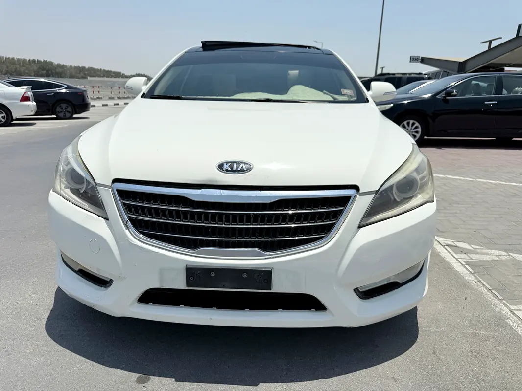 Kia Cadenza 2012 — photo 1 of 18
