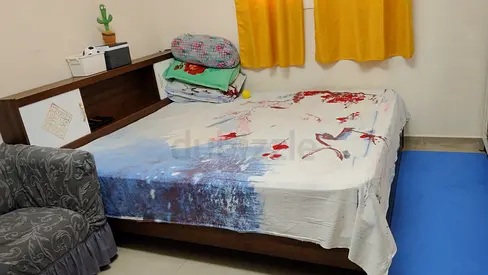 King size bed and 300mm thickness mattress - good condition