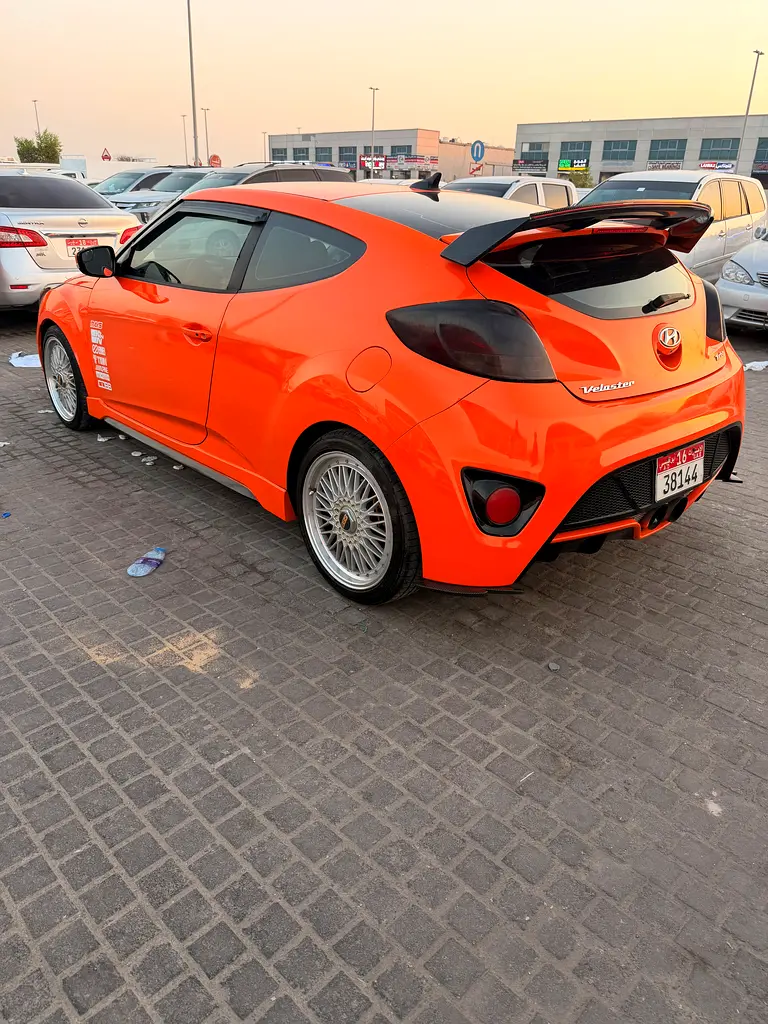 Hyundai Veloster 2015 — photo 1 of 16