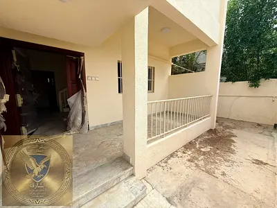 فيلا راقية للإيجار في الرفاعة طابقين بتشطيب حديث ومجددة بالكامل ثلاث غرف ومجلسين باركن مغطي جانب شاطئ الحيرة