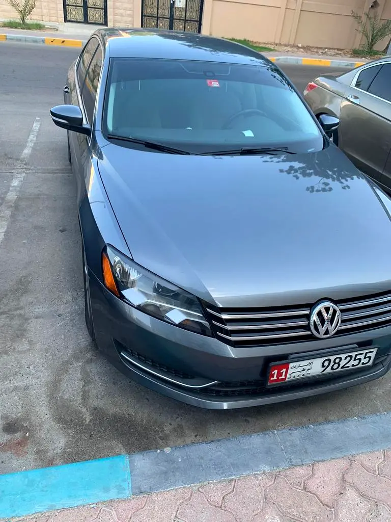 Volkswagen Passat 2015 — photo 1 of 6