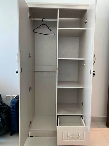 Door Wardrobe with Mirror and Drawer – Good Condition
Selling a 2-door wardrobe with mirror, shelves