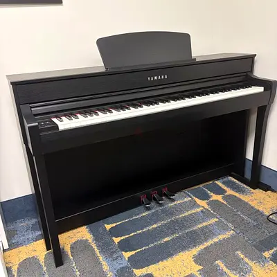 Yamaha CLP 535 Black Upright Piano With Bench