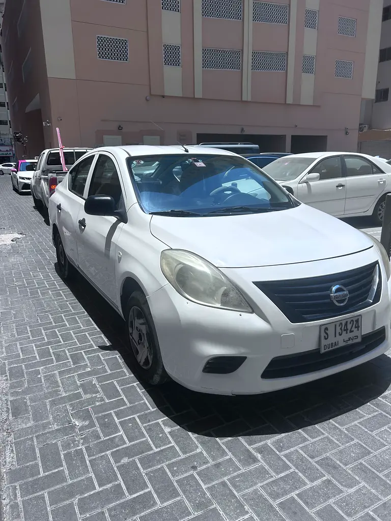 Nissan Sunny 2013 — photo 1 of 5