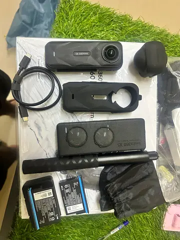 Insta360 X5 / 20 Accessories Bundle with Batteries, Grip, Case