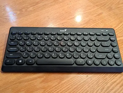 Genius Slim Wireless Keyboard — Compact Round-Key Design, Good Condition