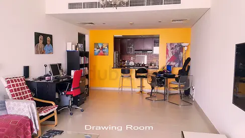 LARGE ROOM AVAILABLE FOR RENT (SINGLE PERSON ONLY)