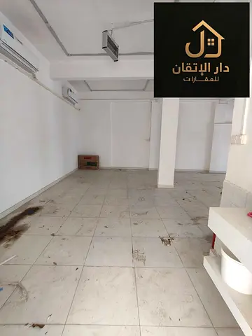🔥 فرصة استثمارية مميزة | محل تجاري للإيجار على كورنيش الشويهين بموقع استراتيجي ومساحة 900 قدم² 🔥