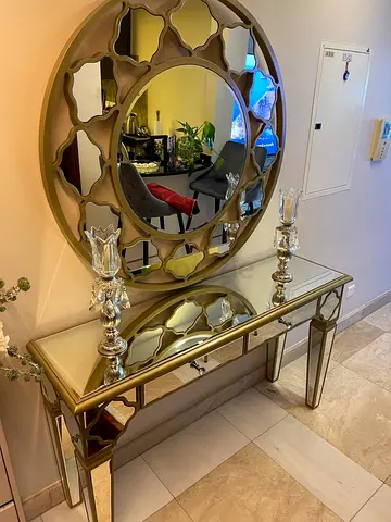 Premium Mirrored Console Table with Round Mirror | Luxury Set | AED 1,000