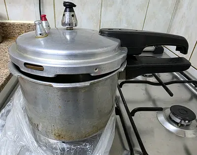 3-Litre Pressure Cooker – Good Condition