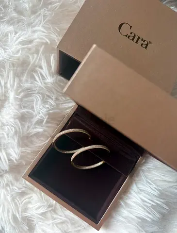Gold earrings with diamonds Cara