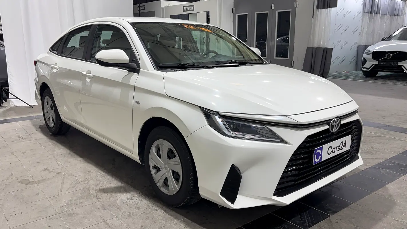 Toyota Yaris 2023 — photo 1 of 13