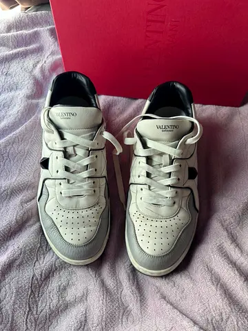 Valentino Garavani One Stud Low-top sneakers in white leather. Size EU 43