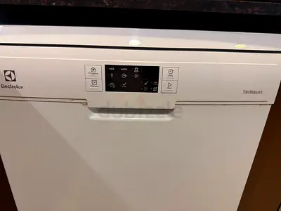 Electrolux freestanding dishwasher - white, great condition