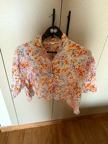 Lightweight floral blouse, size medium - gently used