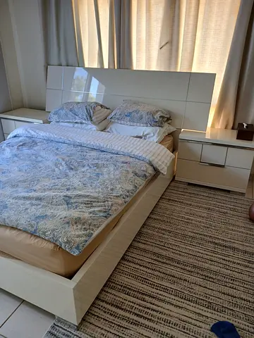 Queen bed 2 side table and matress-italy