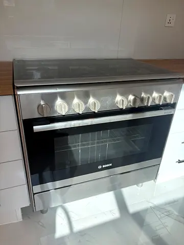 Bosch freestanding cooker with gas hob and electric oven - good condition