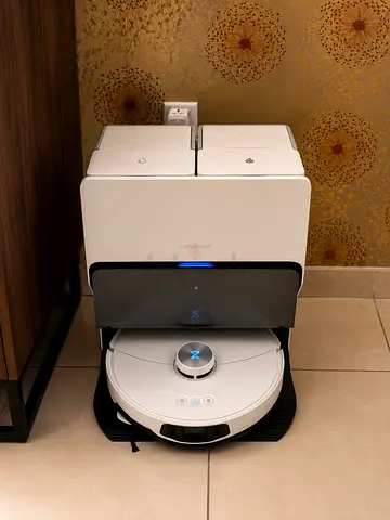 Roborock Saros 20 Robot Vacuum  Mop - Premium Self-Cleaning Dock - White