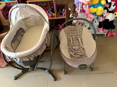 Graco bassinet and baby rocker/bouncer set - good condition