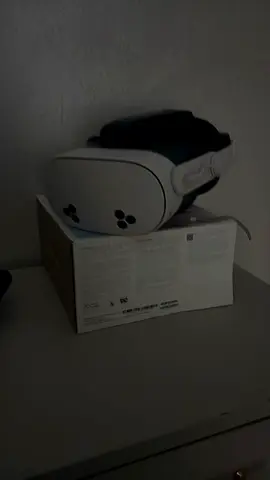 Meta quest 3s with box neat and clean