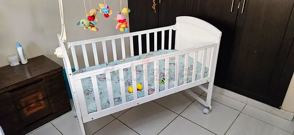 URGENT Sale!! White Wooden Baby Crib / Bassinet on Wheels