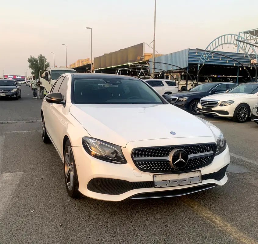 Mercedes-Benz E-Class 2017 — photo 1 of 20