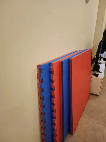 Interlocking EVA Foam Floor Mats - Red/Blue, Good Condition (20 blocks 1m×1m) total 20 sqrM