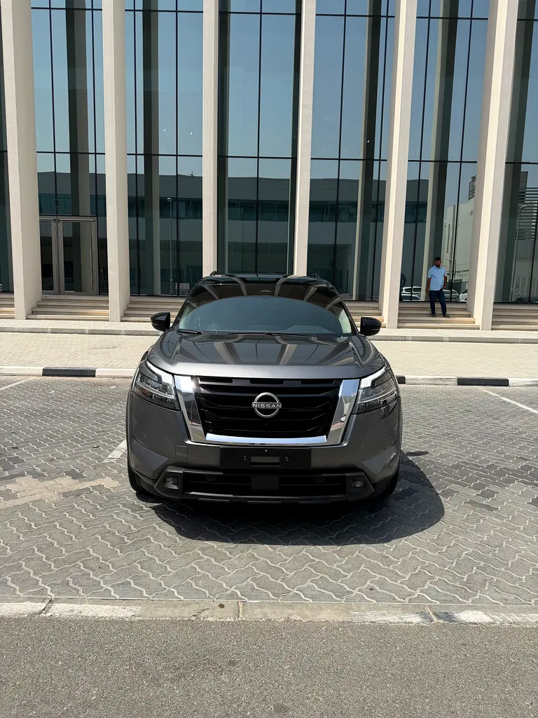 Nissan Pathfinder 2022 — photo 1 of 20
