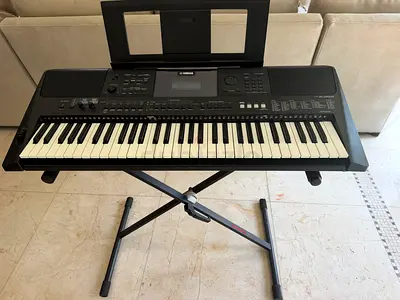Yamaha PSR-E453 Keyboard + X-Stand  Carry Case (Excellent Condition)