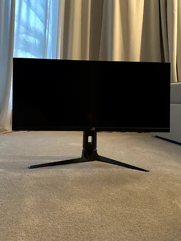 32-40 inch LED Flat Screen TV/Monitor with Stand - Excellent Condition
