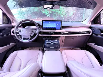 2023 Lincoln NAUTILUS 照片 11