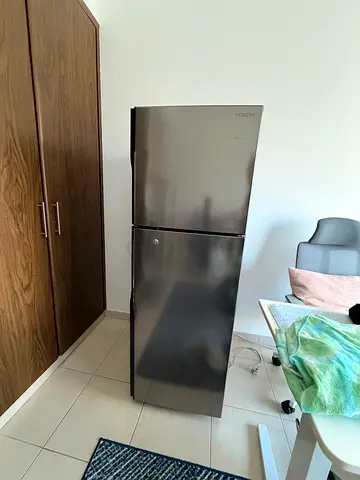 Hitachi 230L Fridge Freezer - Excellent Condition - AED 900
