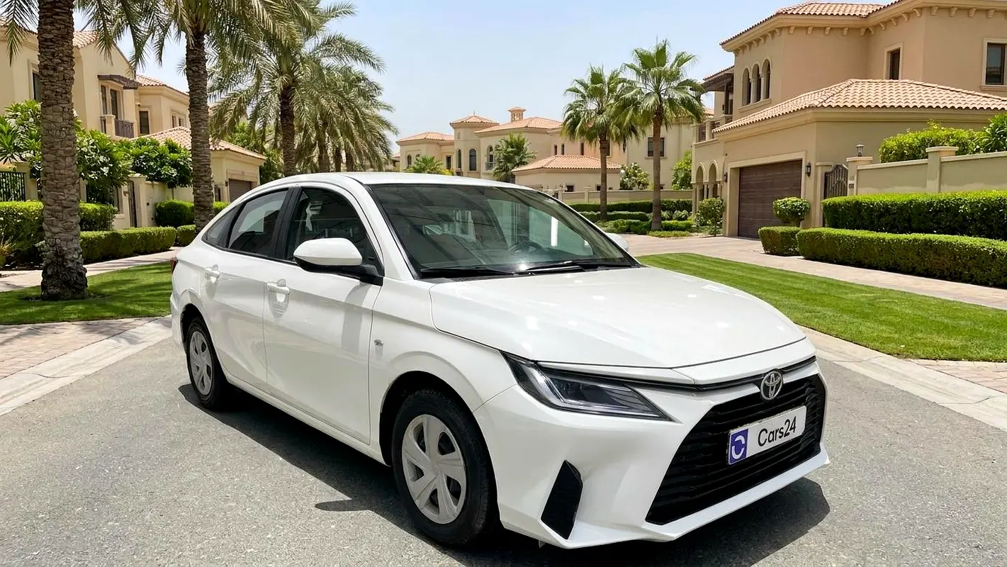 Toyota Yaris 2023 — photo 1 of 13