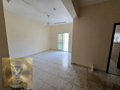 شقة للإيجار غرفتين وصالة بموقع حيوي اتنين بلكونة بالطلالة مفتوحة جانب ميدان الروالة وموقف باصات دبي وعجمان