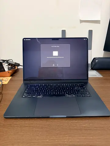 MacBook Air M3, 15” screen, 512GB SSD, 16GB memory