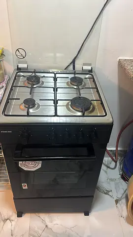 Used freestanding 4-burner gas cooker with oven - good working condition