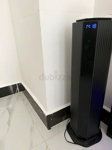 Black tower air purifier / fan in good condition