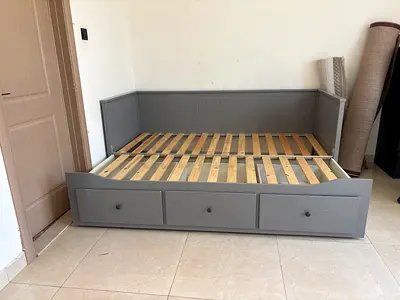 Gray Wooden Daybed with 3 Under-Drawer Storage, excellent Condition without mattress