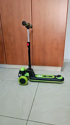 Kids 3-Wheel Scooter with Adjustable Handle - Green