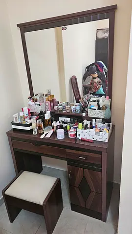 Dress table set with mirror and stool