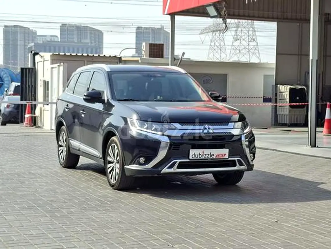 Mitsubishi Outlander 2019 — photo 1 of 12