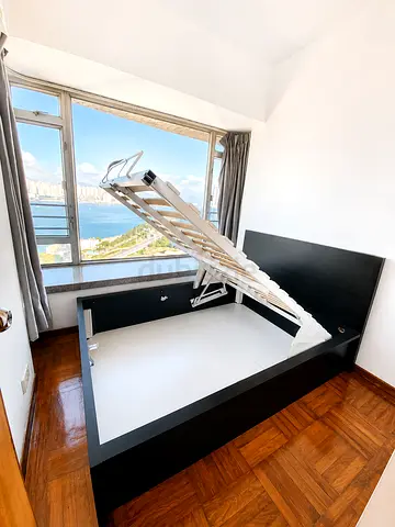 IKEA king size hydraulic bed for sale
