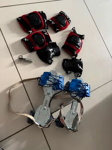 Adjustable Roller Skates with Protective Pad Set and key for wheels