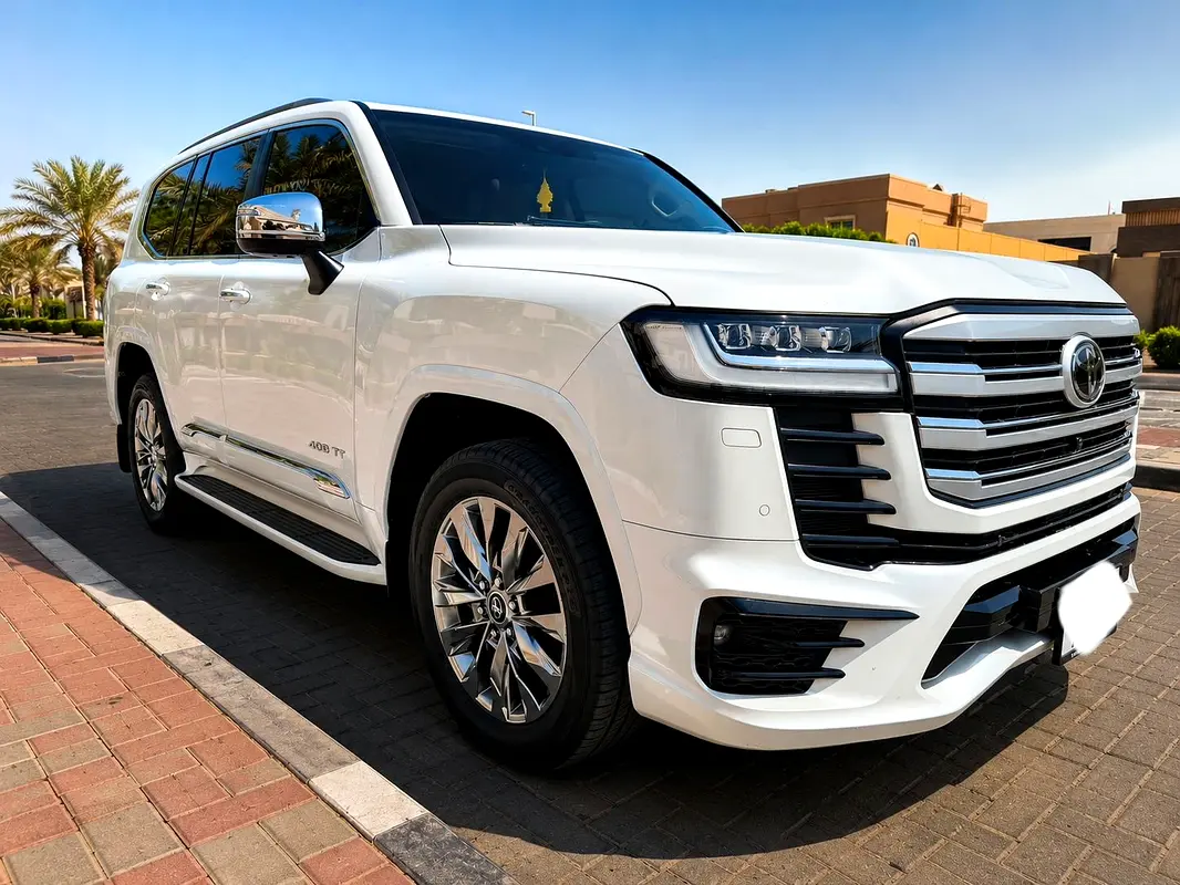 Toyota Land Cruiser 2024 — photo 1 of 12