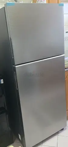Samsung Refrigerator (14 cubic feet) – AED 800