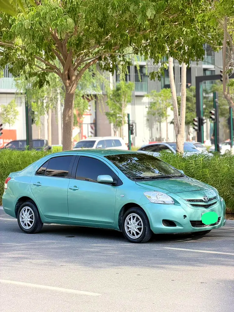 Toyota Yaris 2009 — photo 1 of 10