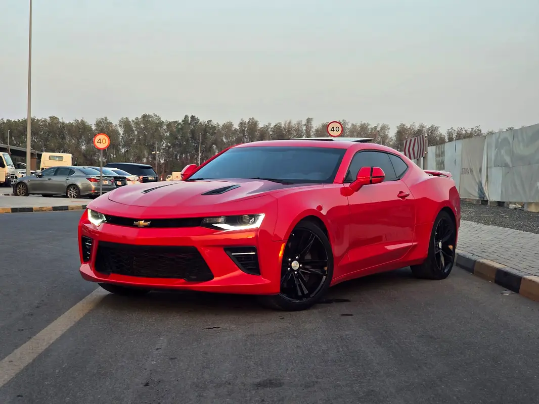 Chevrolet Camaro 2017 — photo 1 of 9