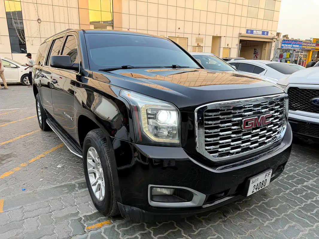 GMC Yukon 2019 — photo 1 of 9