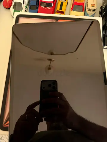 Apple IPad Air 13” M4 128gb 12gb  WiFi black TDRA in Brand new condition 3000 dhs.