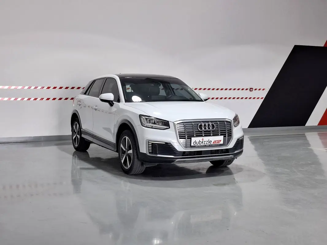 Audi Q2L e-tron 2021 — photo 1 of 17